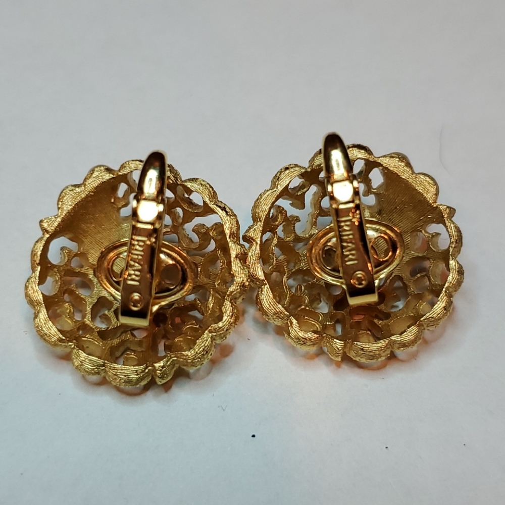 Vintage Trifari Clip-on Earrings Gold Scroll - Picture 2 of 4